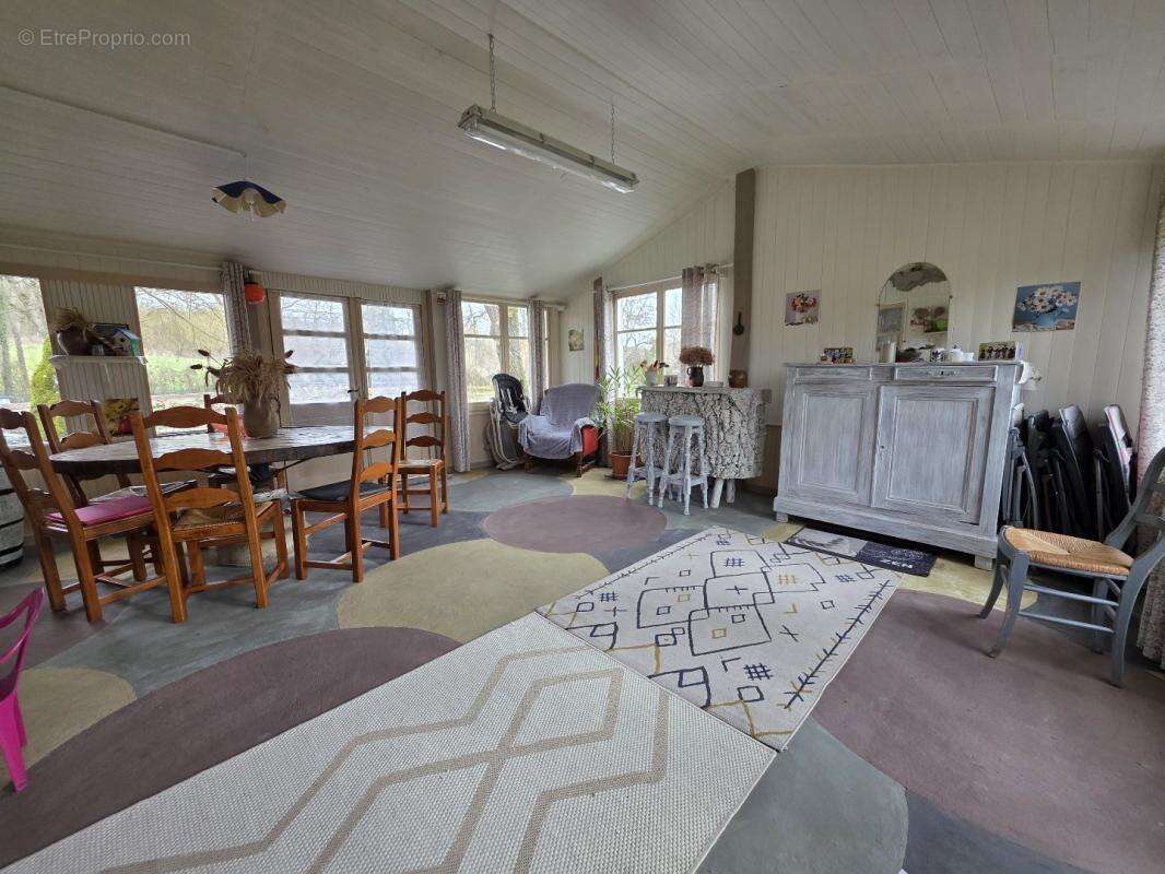 Terrain à MONTIPOURET