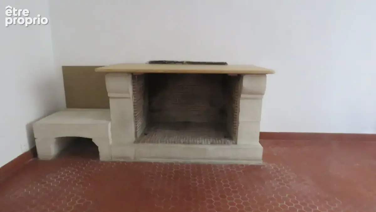 Maison (en pierres) avec une cour privative et une grange (en pierres) Secteur SAINT RAPHAEL - photo 6