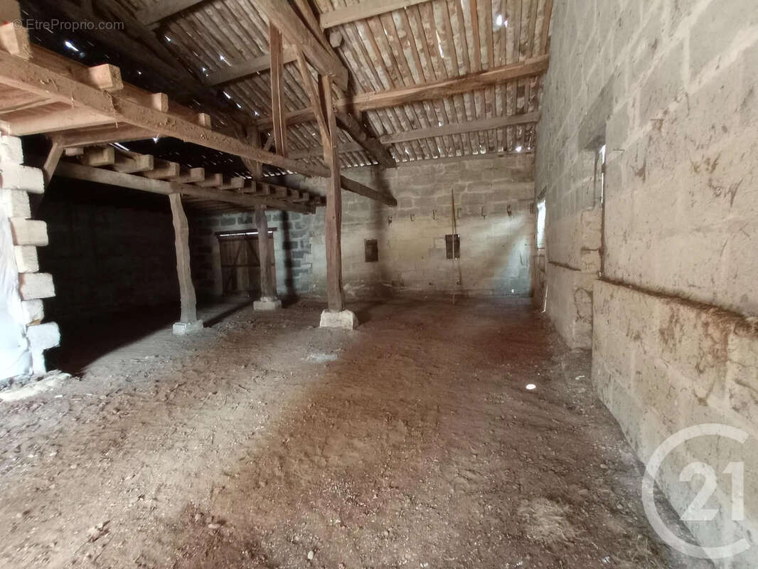 Maison à LES PEINTURES
