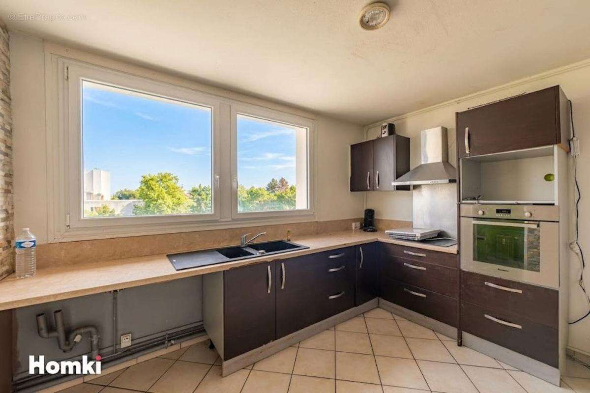 Appartement à PIERRE-BENITE