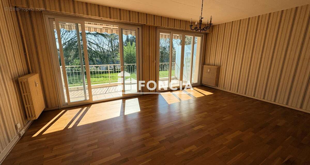 Appartement à AVRILLE