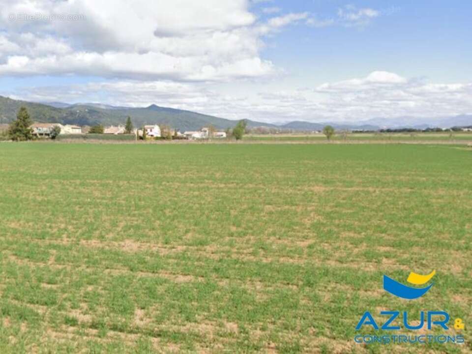 Terrain à LES MEES