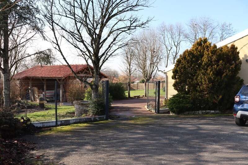 Dpt Maine et Loire (49), à vendre proche  de Cholet, maison de caractère avec 6 chambres sur 3750 m² de terrain + dépendance - photo 14