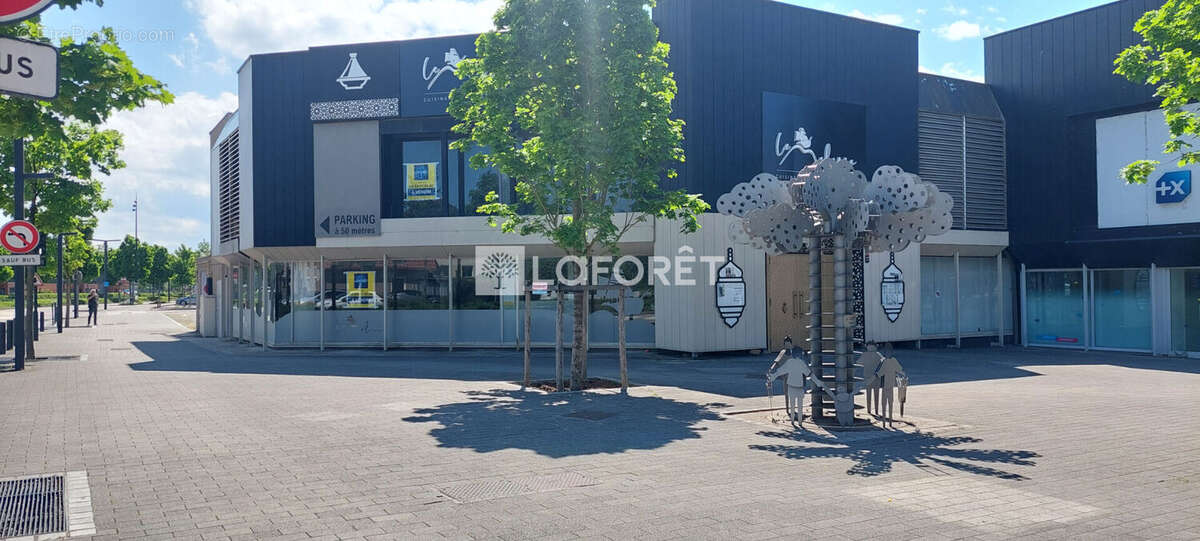 Commerce à AUDINCOURT