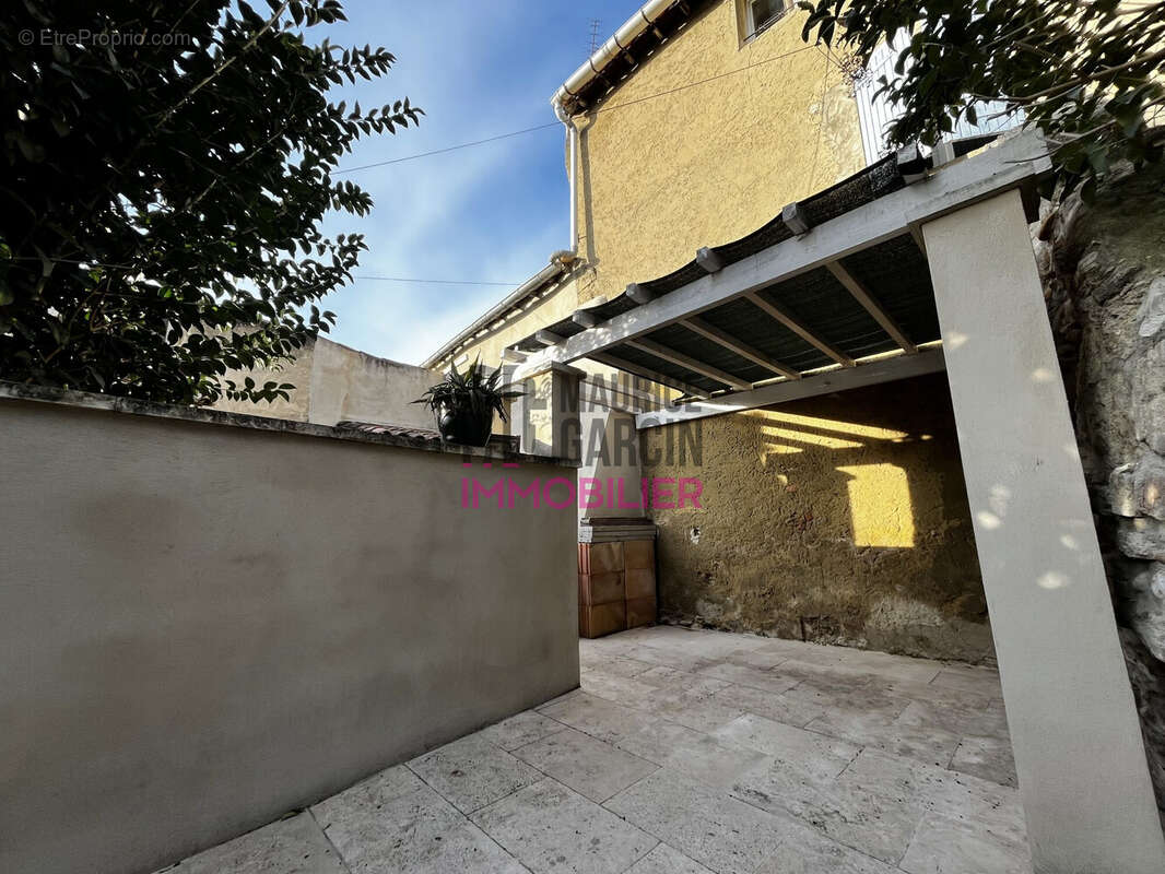 Maison à CHATEAUNEUF-DE-GADAGNE