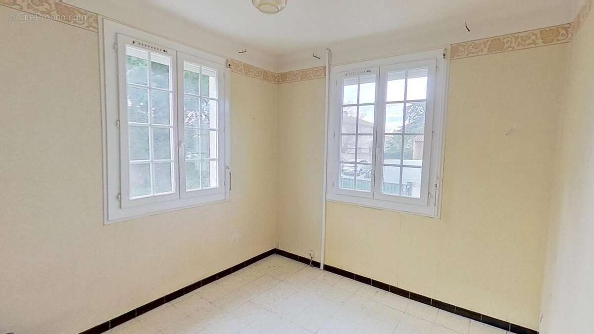 Maison à SAINT-LAURENT-DE-LA-SALANQUE