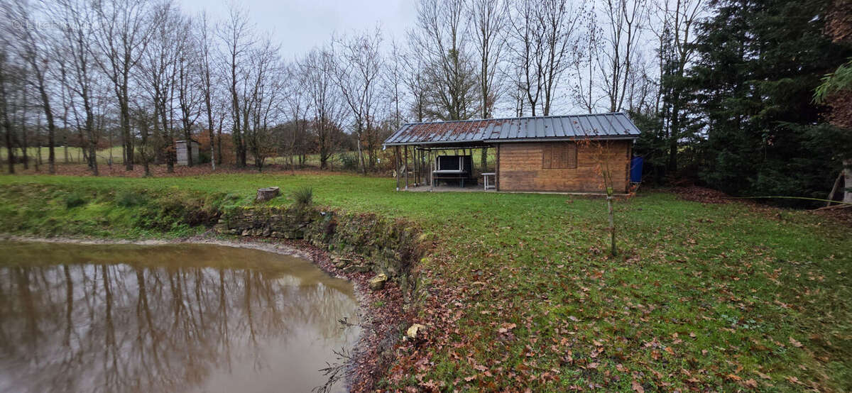 Terrain à TOURNON-SAINT-PIERRE