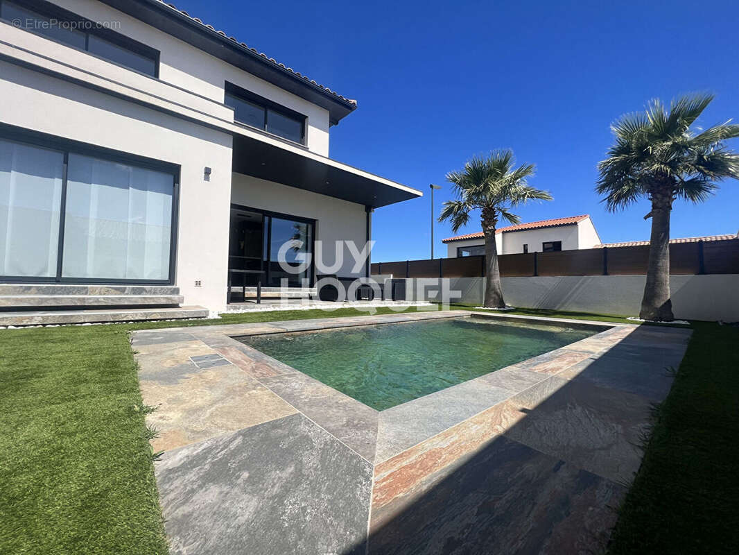 THUIR, à vendre maison récente contemporaine, 5 pièces avec garage, jardin et piscine. - photo 3
