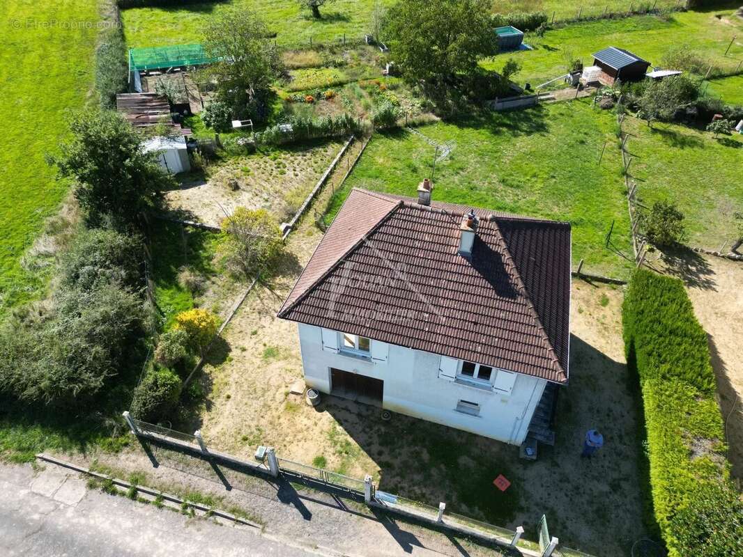 Maison à THIEL-SUR-ACOLIN