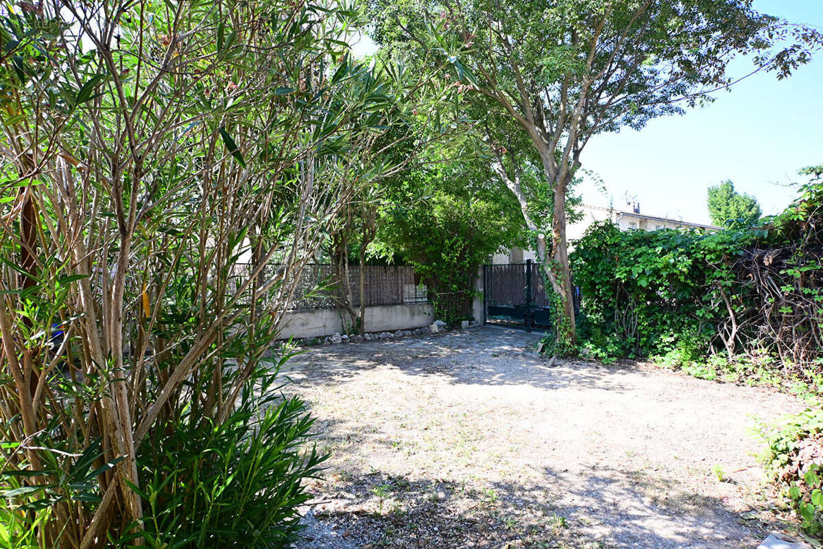Maison à L'ISLE-SUR-LA-SORGUE