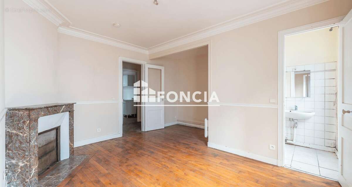 Appartement à PARIS-17E