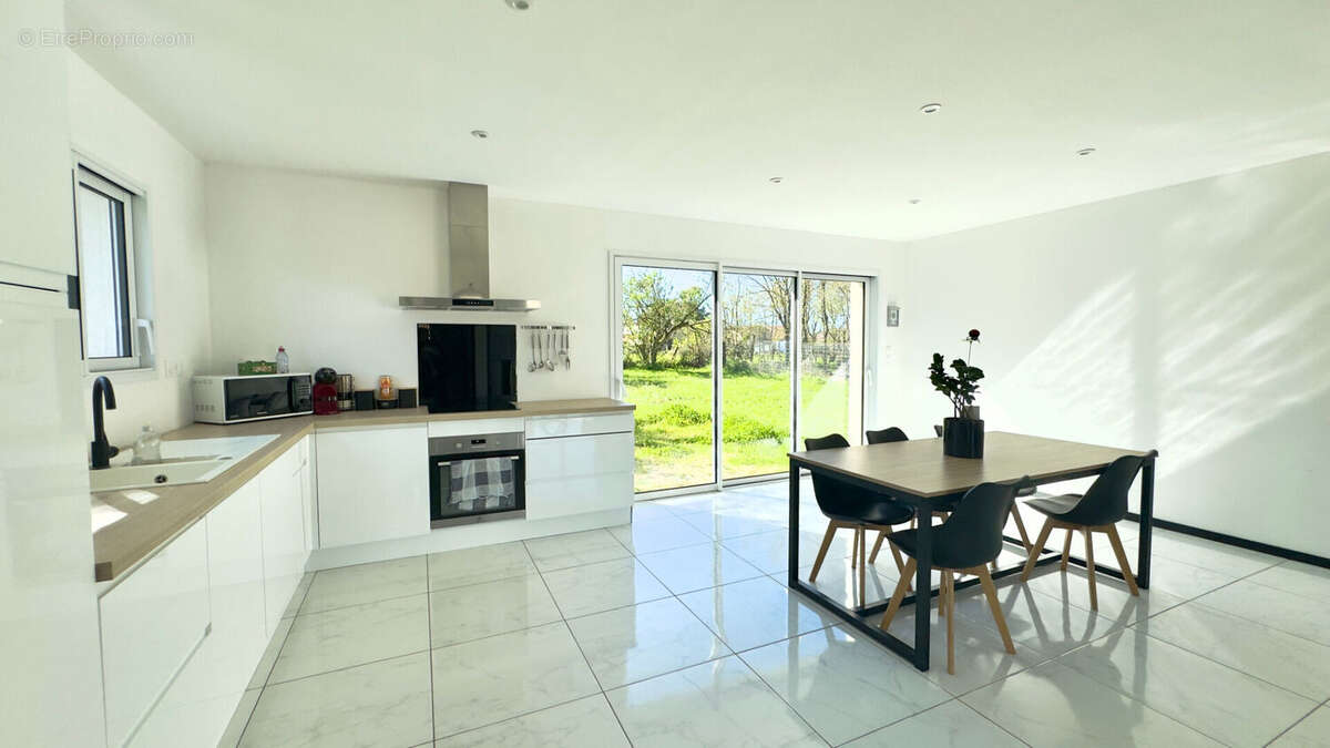 Maison à LE GUE-D'ALLERE