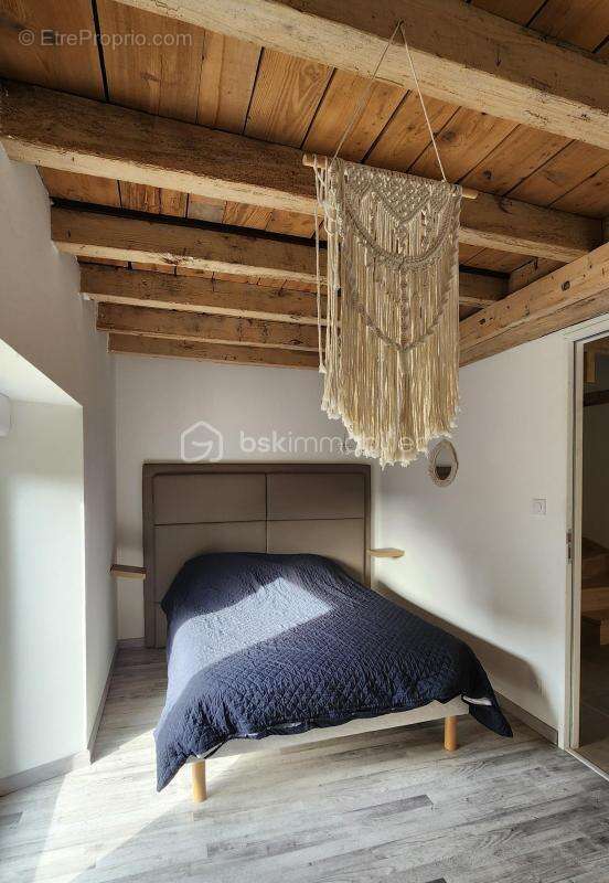 Commerce à SOULAIRE-ET-BOURG