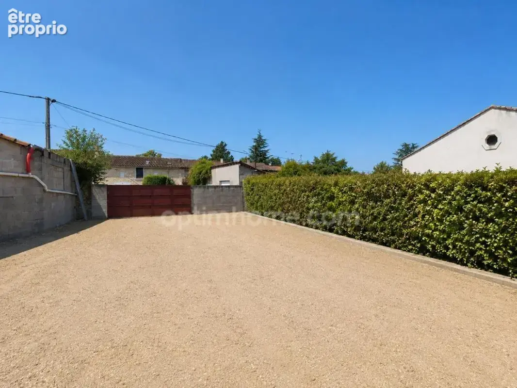 MARTHON Terrain CU de 911 m² clos, avec deux garages fermés - photo 1