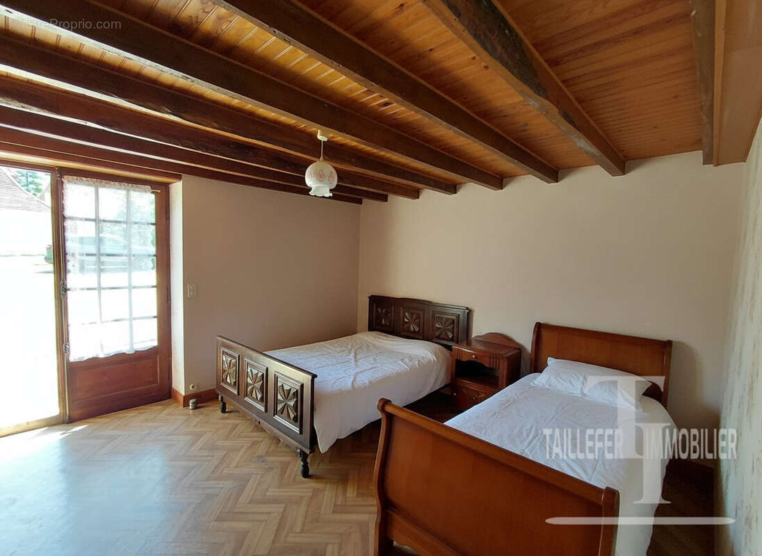 Maison à MILHAC-D'AUBEROCHE