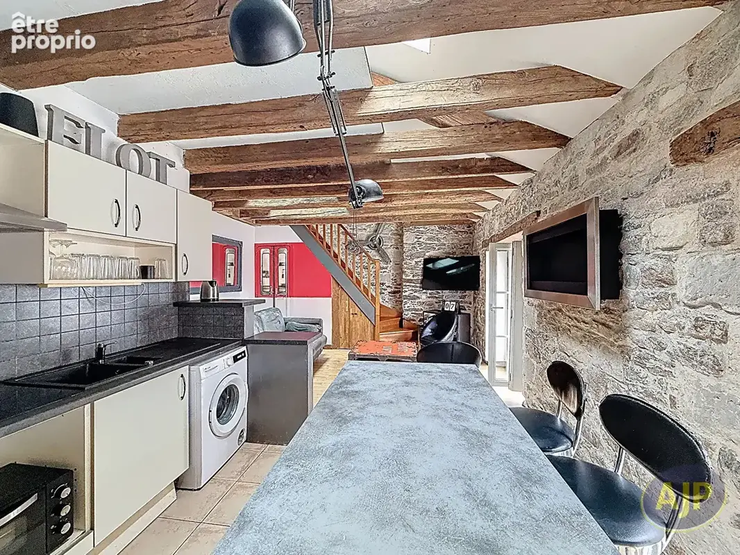 Nantes centre ville - t1 bis plein de charme au dernier etage - photo 9