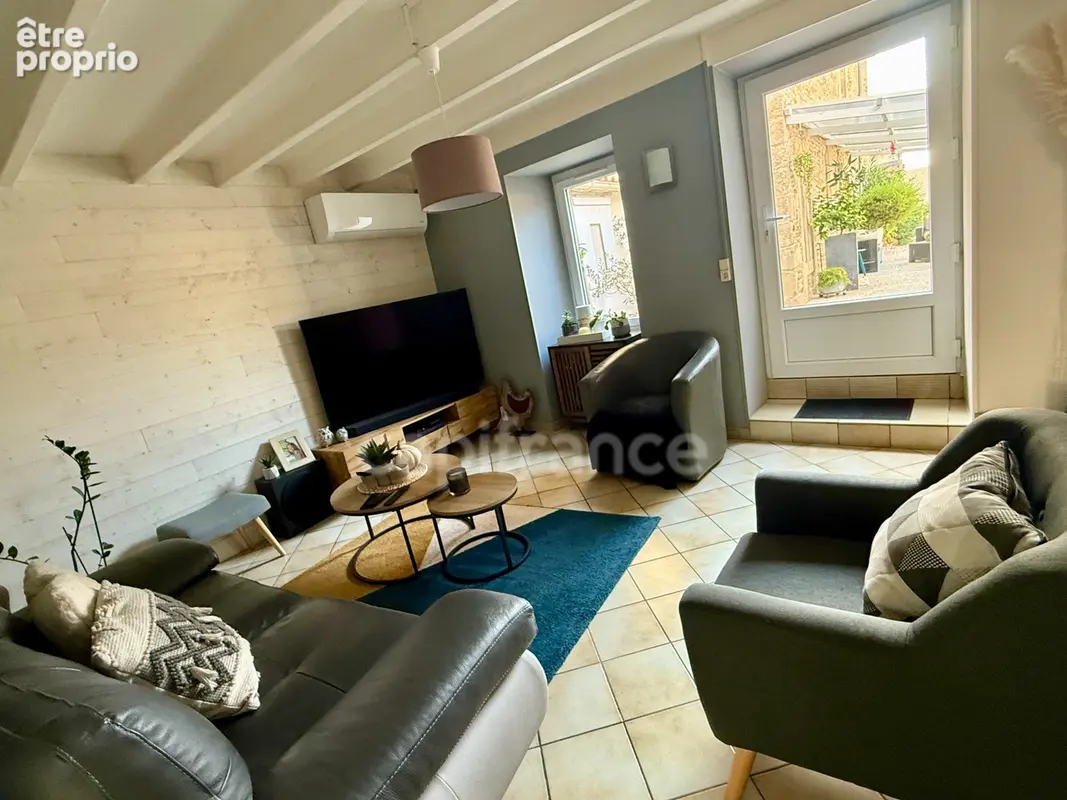  CHAMPDENIERS – Maison de caractère rénovée de 175 m² avec 135 m² de dépendances et fort potentiel - photo 7