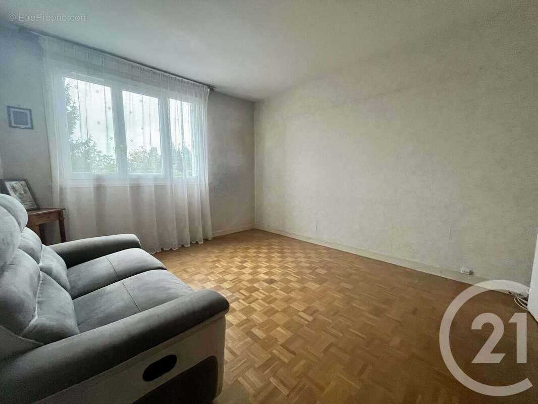 Appartement à SAINT-MAUR-DES-FOSSES