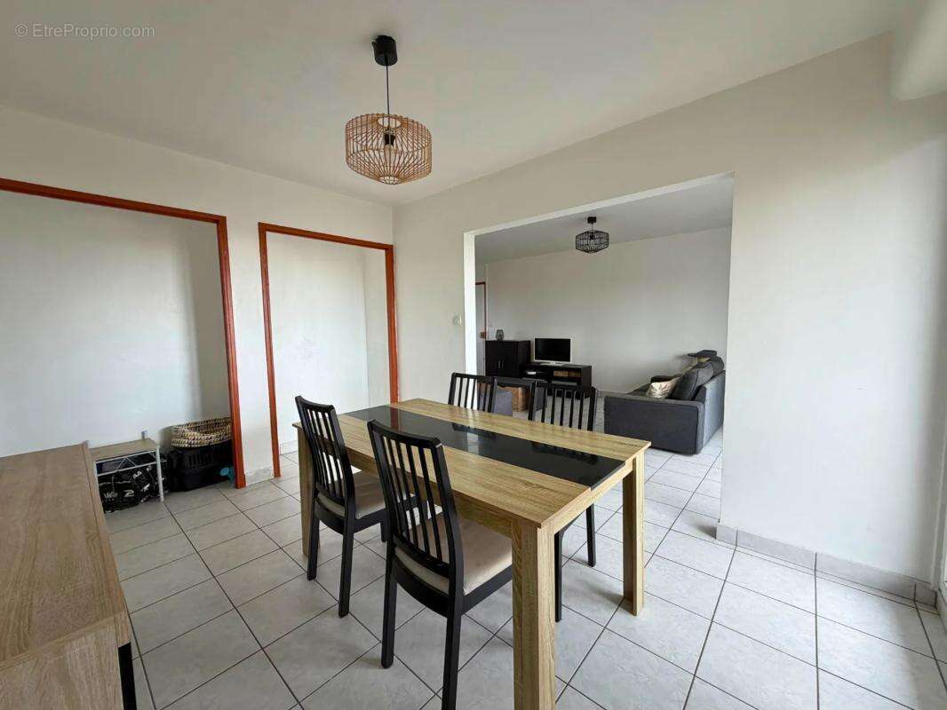 Appartement à RILLIEUX-LA-PAPE