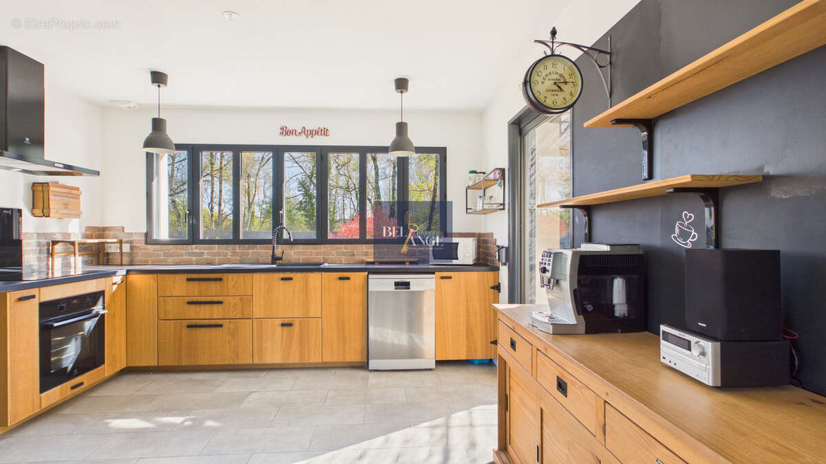 Maison à BERRIAS-ET-CASTELJAU