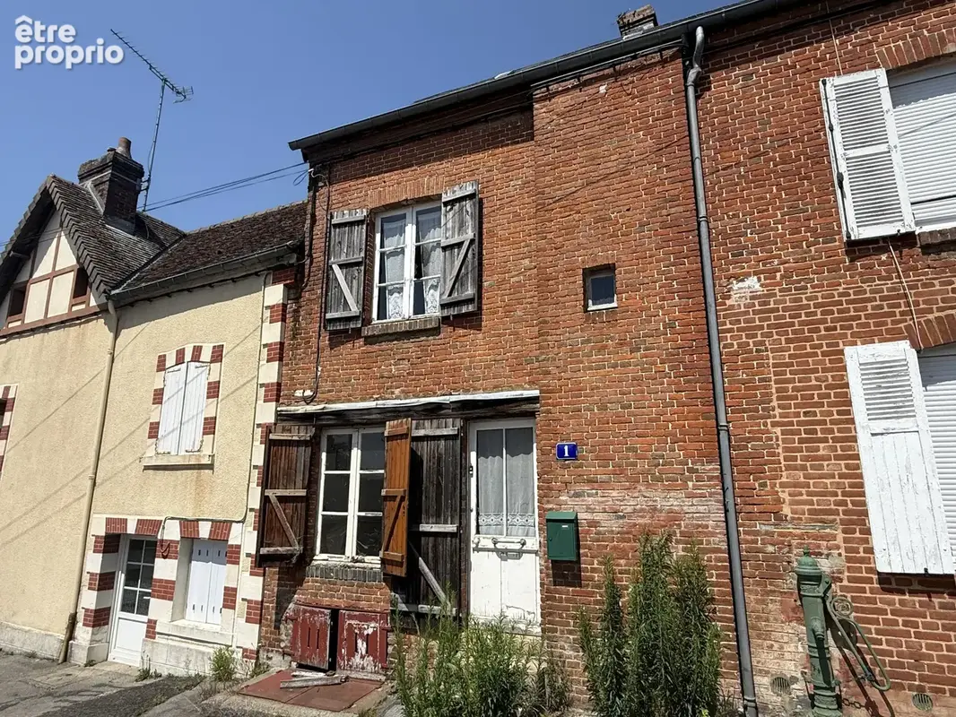 À 2H DE PARIS, 25MIN D ARGENTAN, 25 MIN DE L'AIGLE Au cœur d’un charmant bourg avec tous commerces, découvrez - photo 3