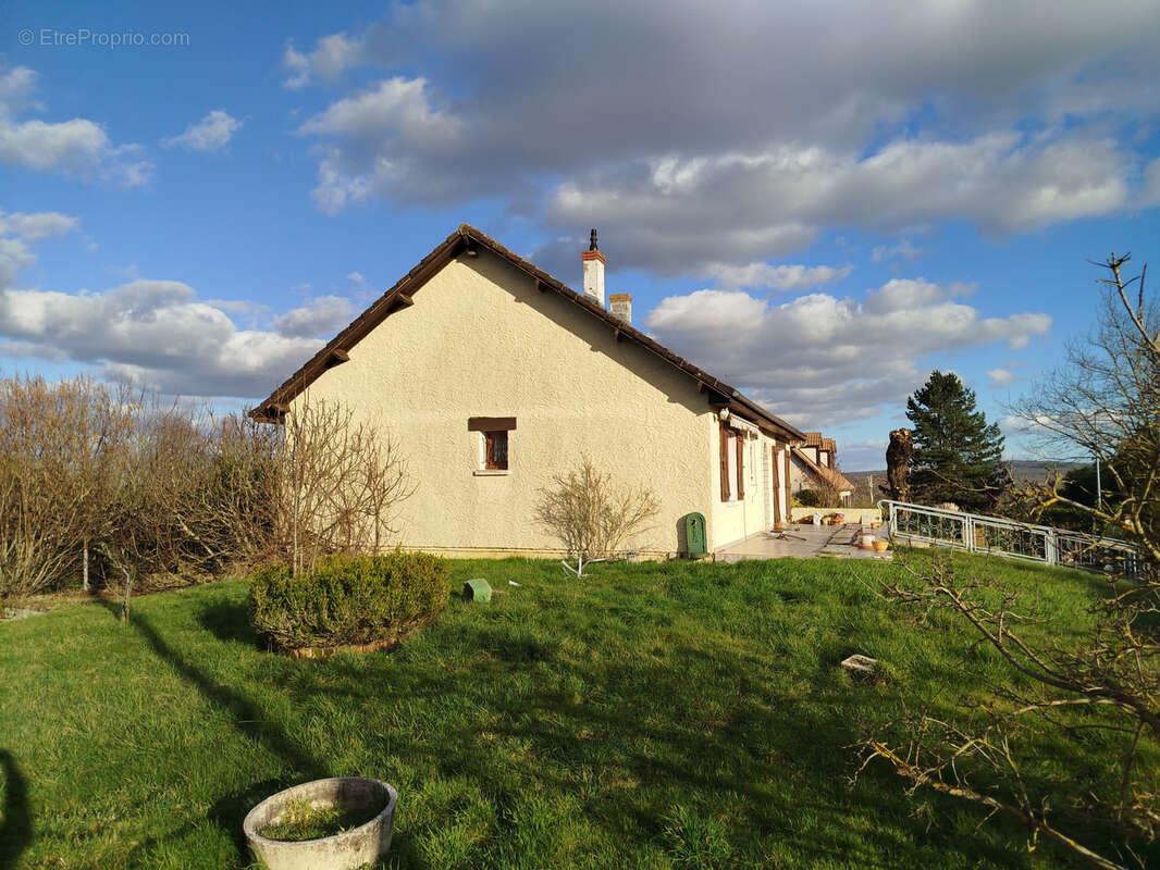 Maison à MONETEAU