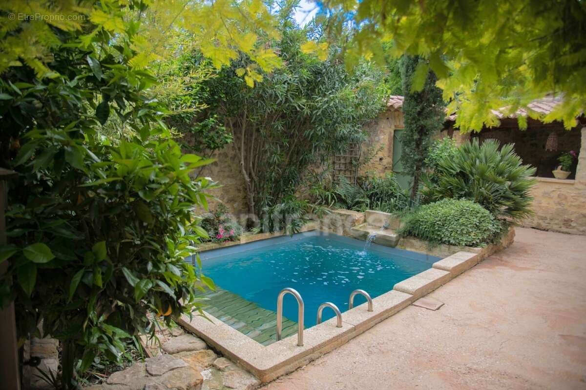 Entre Uzès et La Roque-sur-Cèze, Éden Provençal : Mas du XVIIIe & Son Domaine Privé sur 3,3 hectares - photo 14