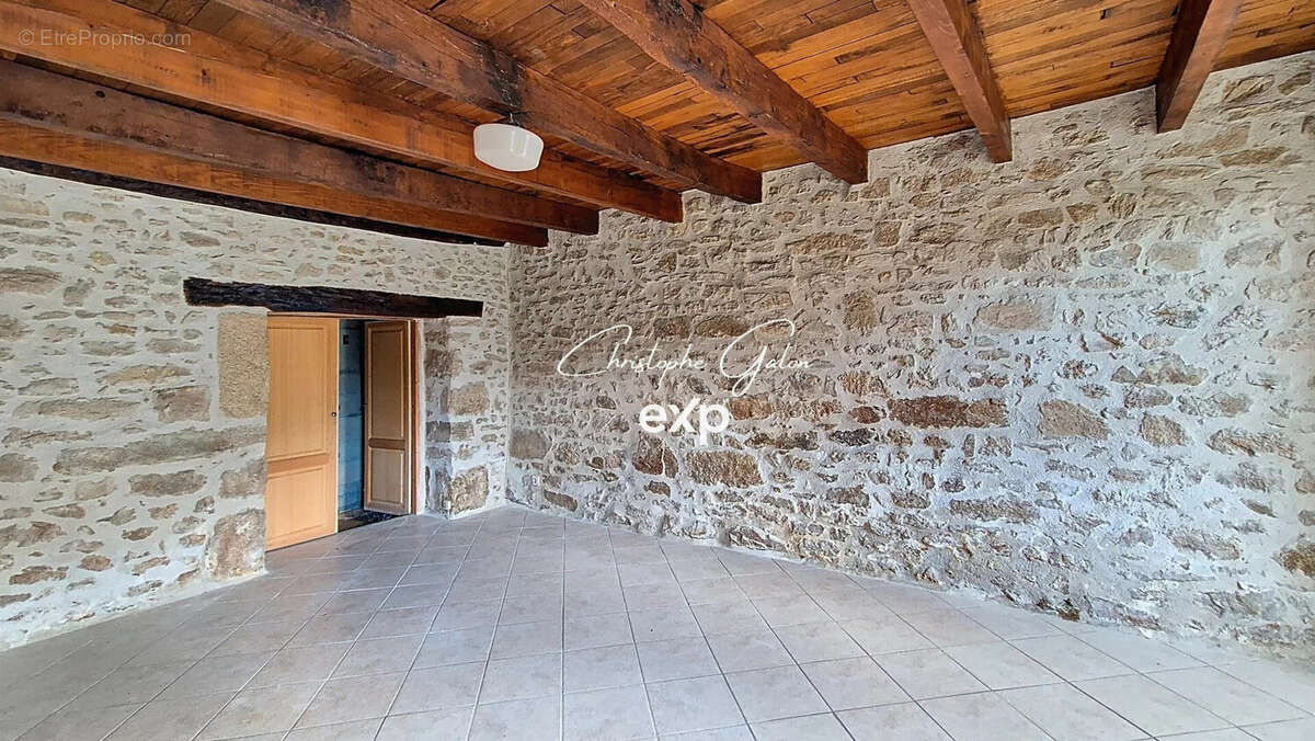 Maison à CHATEAUPONSAC