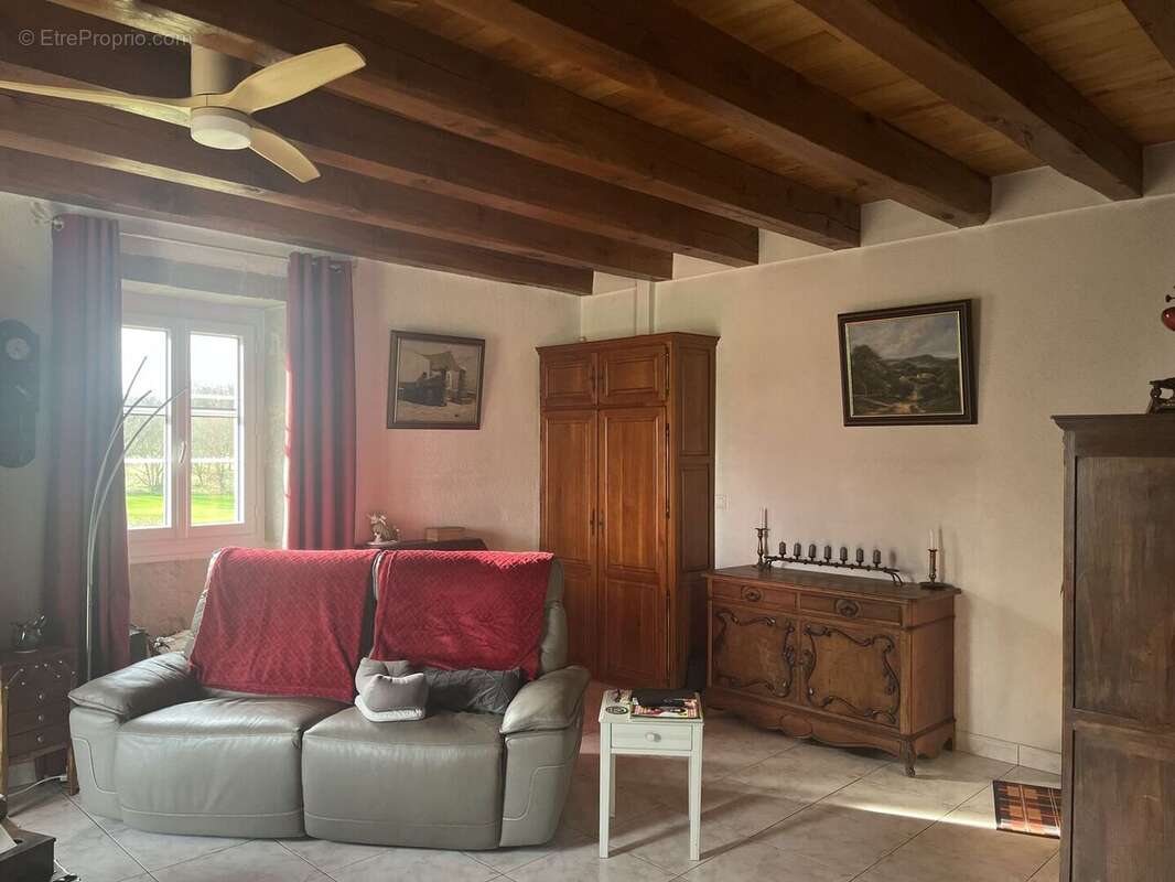 Salon - Maison à LIVERNON