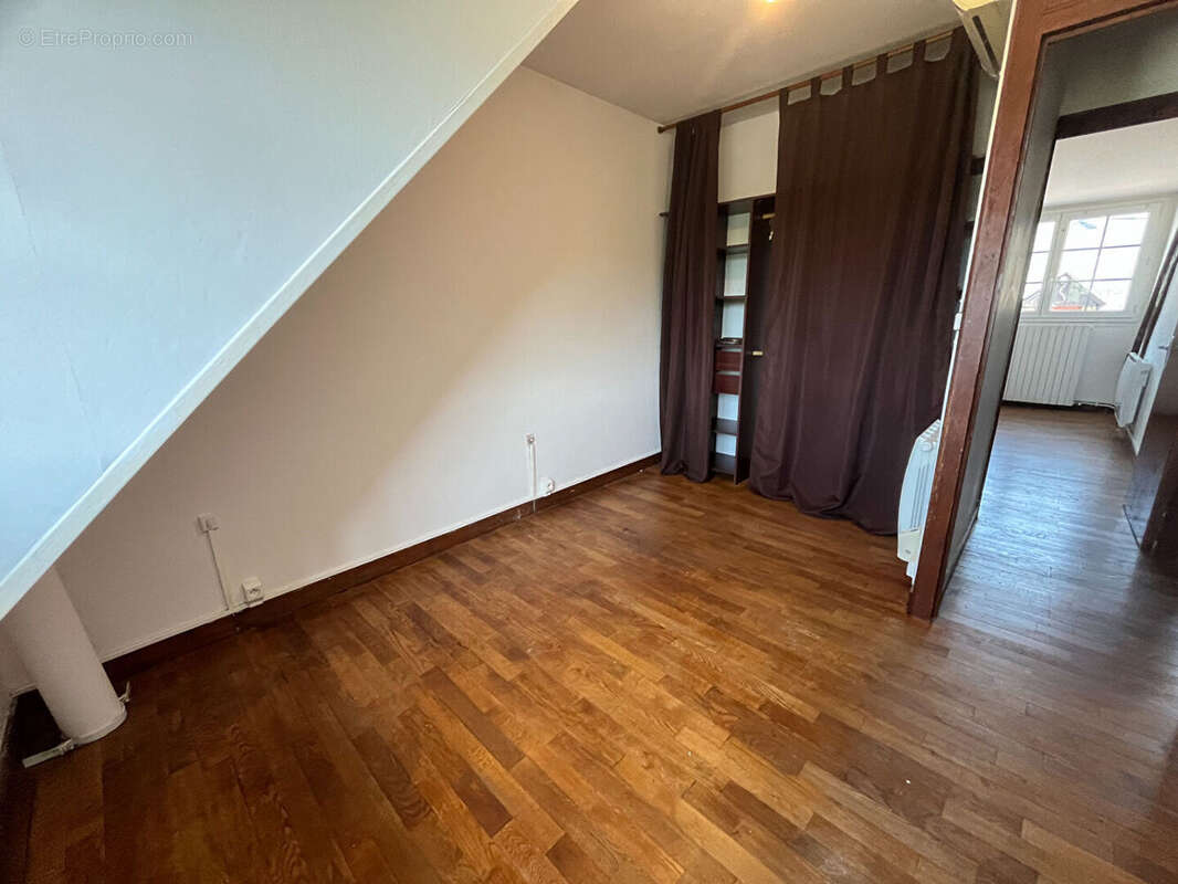 Maison à SAINTE-MONTAINE