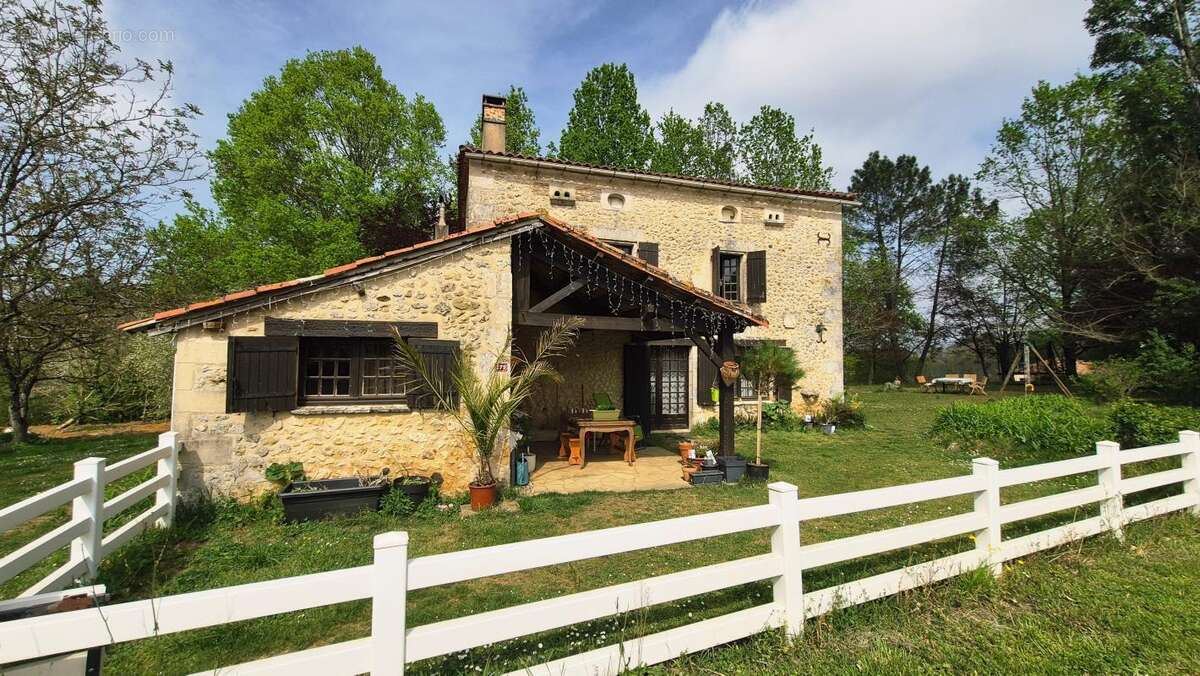 Maison à SAINT-AMAND-DE-VERGT