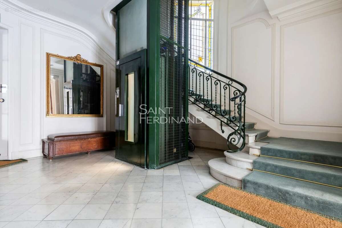 Appartement à PARIS-17E