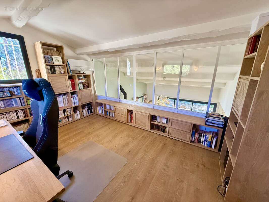 Maison à SAINT-CLEMENT-DE-RIVIERE