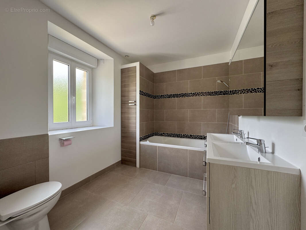Maison en pierre familiale - quartier calme - photo 16