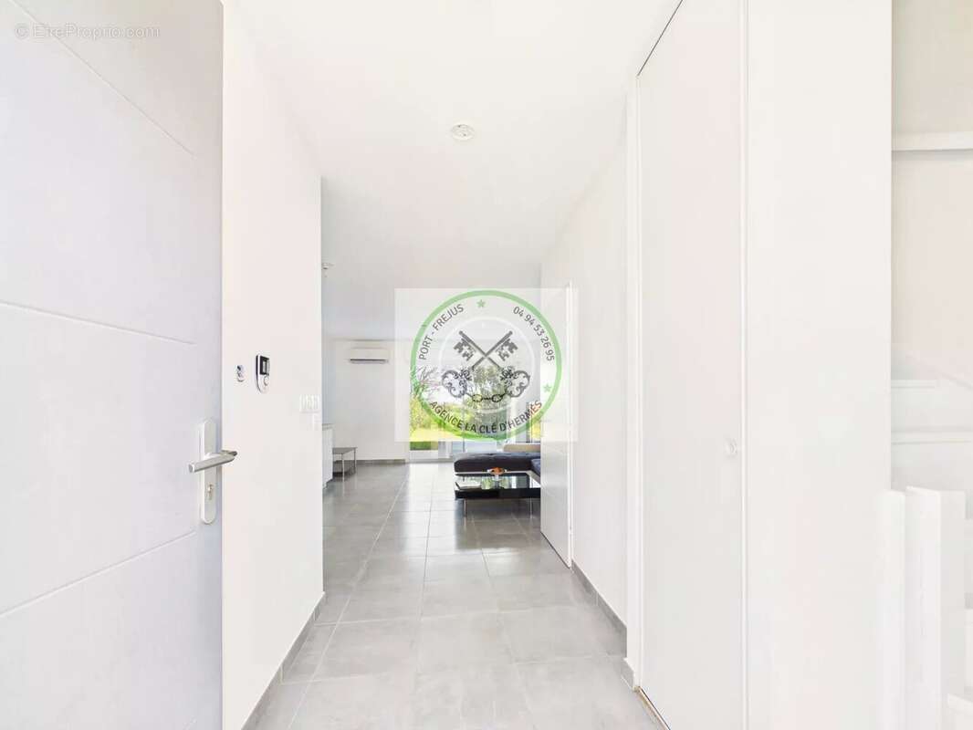 Maison à ROQUEBRUNE-SUR-ARGENS