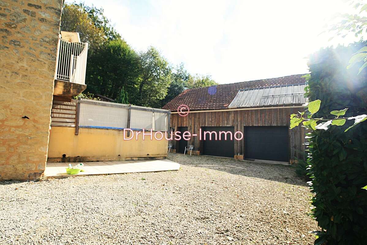 Maison à SAINT-LEON-SUR-VEZERE