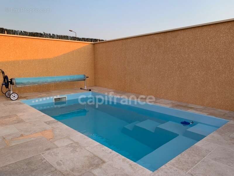 Maison à MONTELIMAR