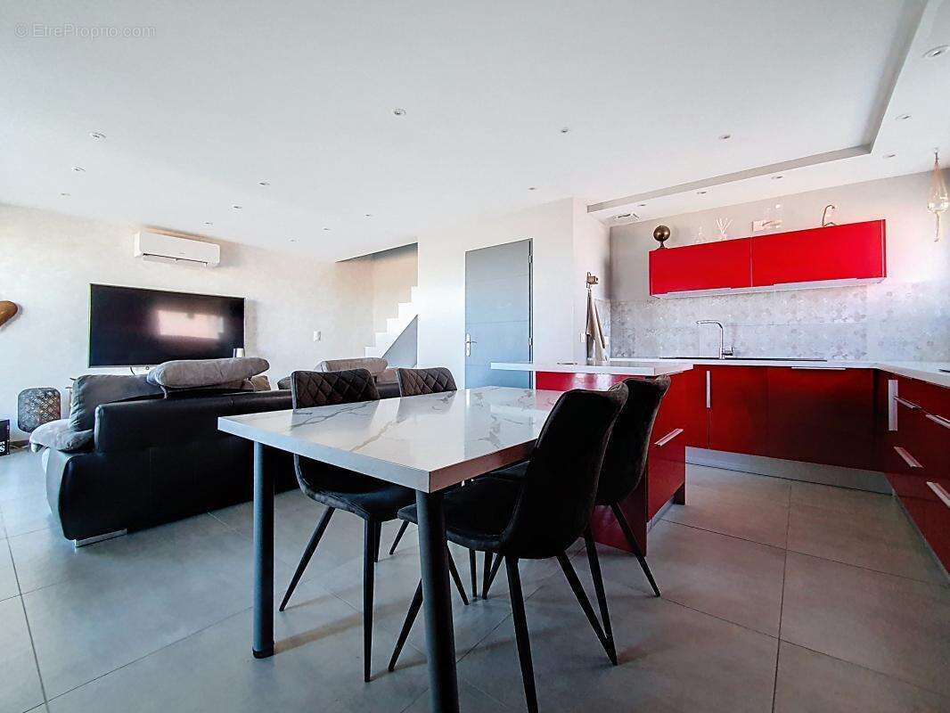 Maison - 3 Chambres - Jardin - Terrasse - 2 Places de parking - au coeur du village - photo 10