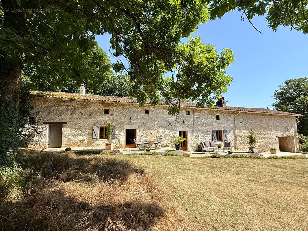 Maison à SAINT-COUTANT