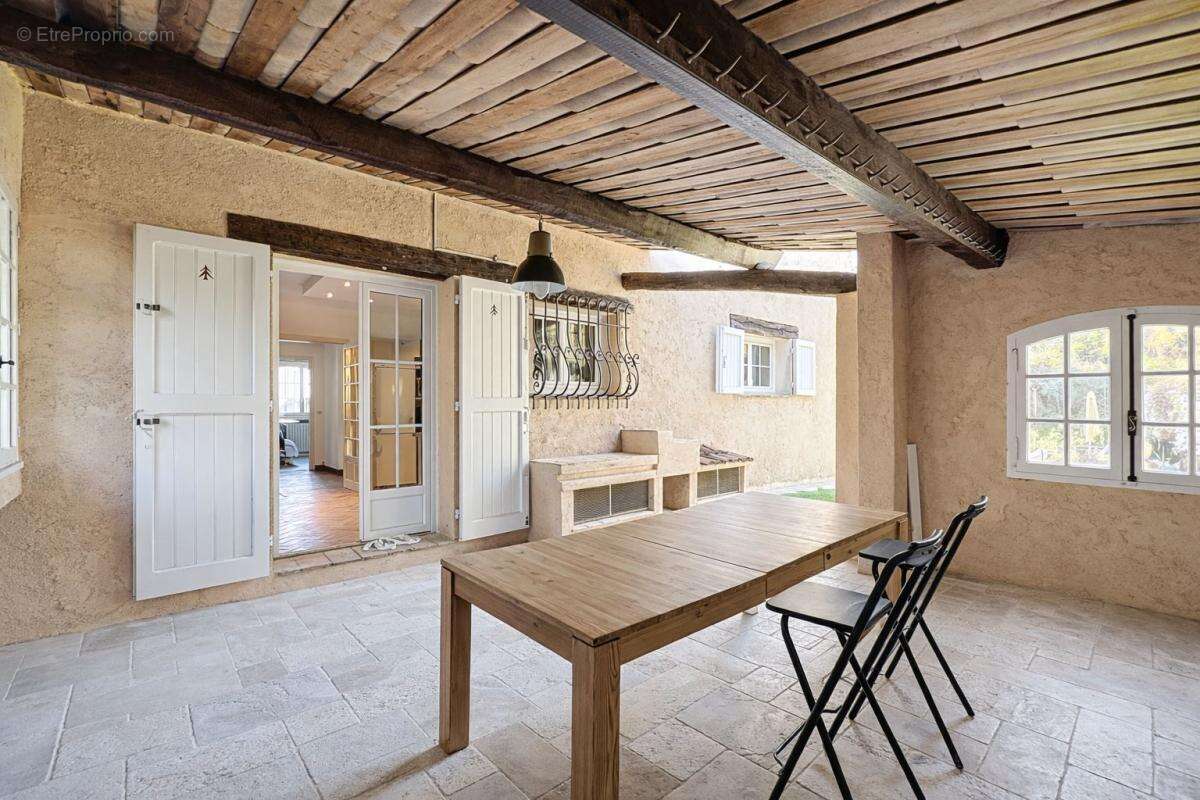 Appartement à MOUGINS