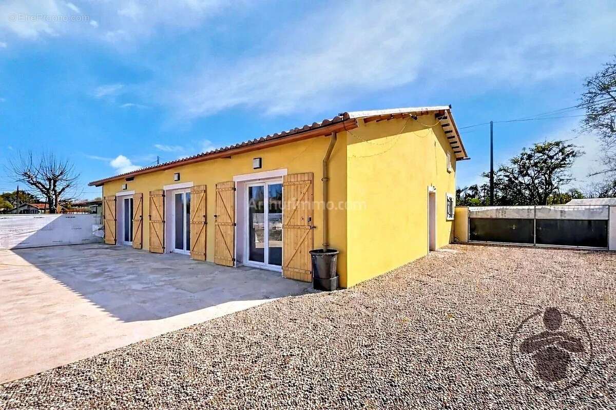 Maison à LA ROCHE-CHALAIS