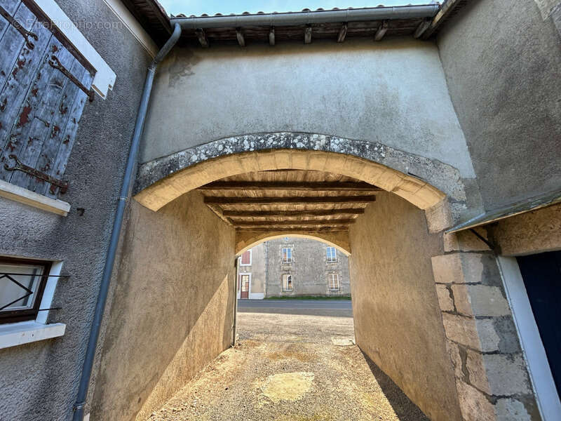 Maison à CHANTECORPS