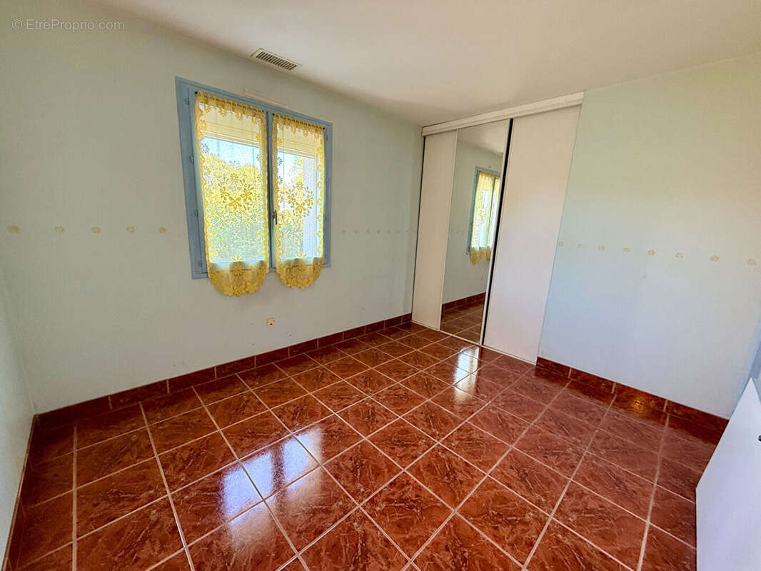 Traditionnelle 3 chambres avec garage et piscine ! - photo 11