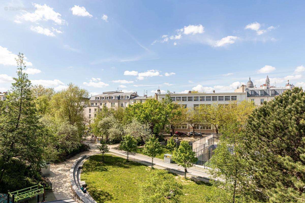 Appartement à PARIS-18E
