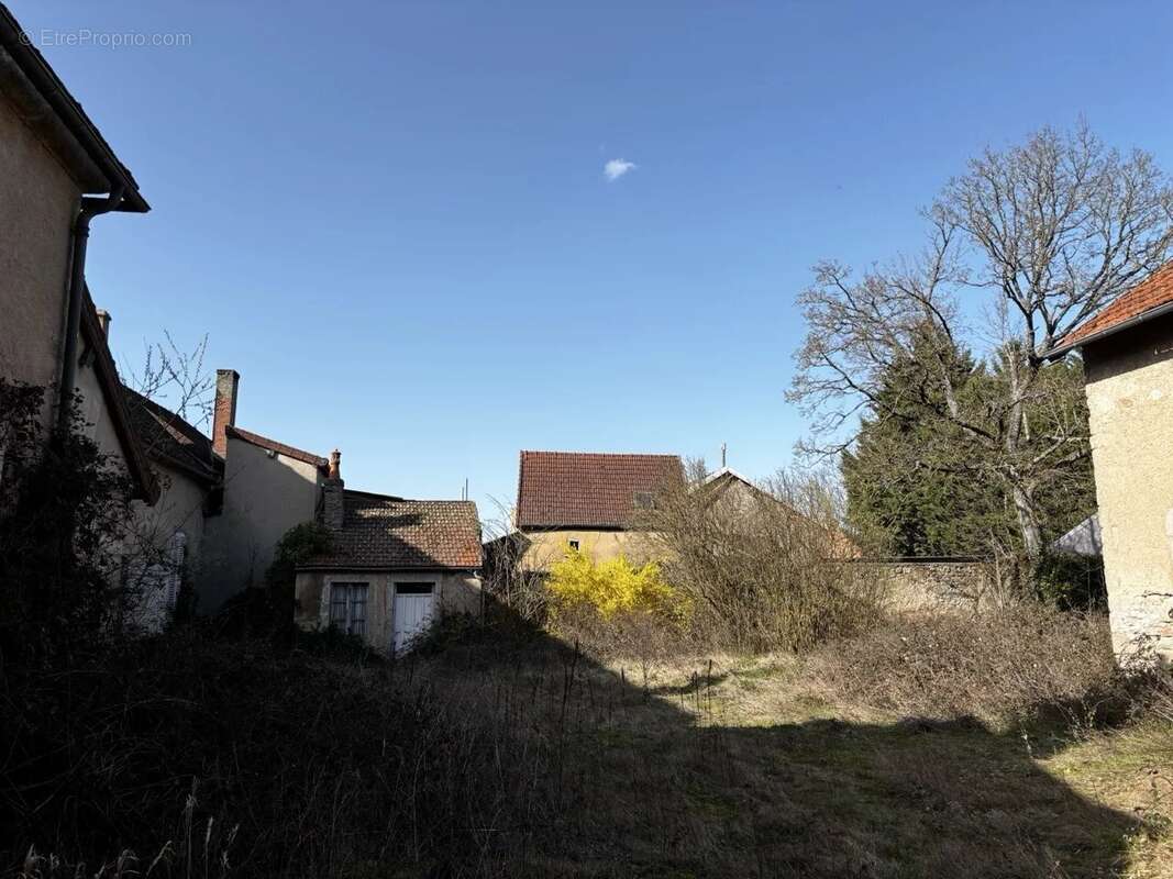Maison à LA ROCHE-EN-BRENIL