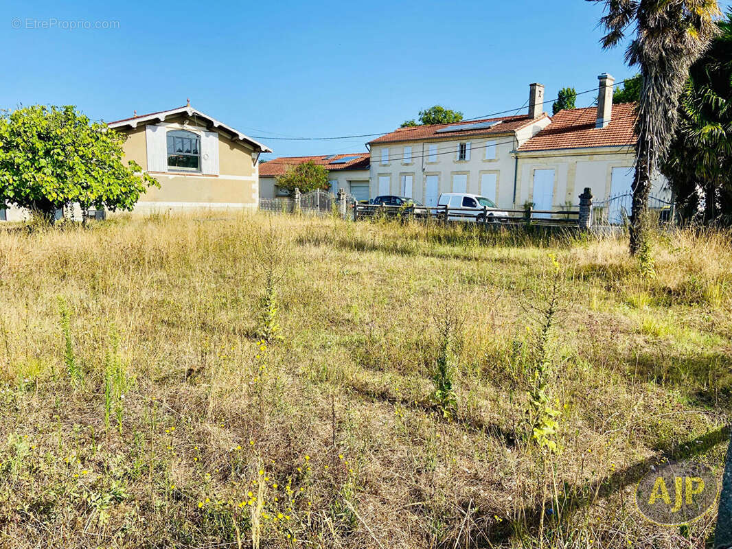 Gaillan - Terrain à bâtir 700m2 - photo 15