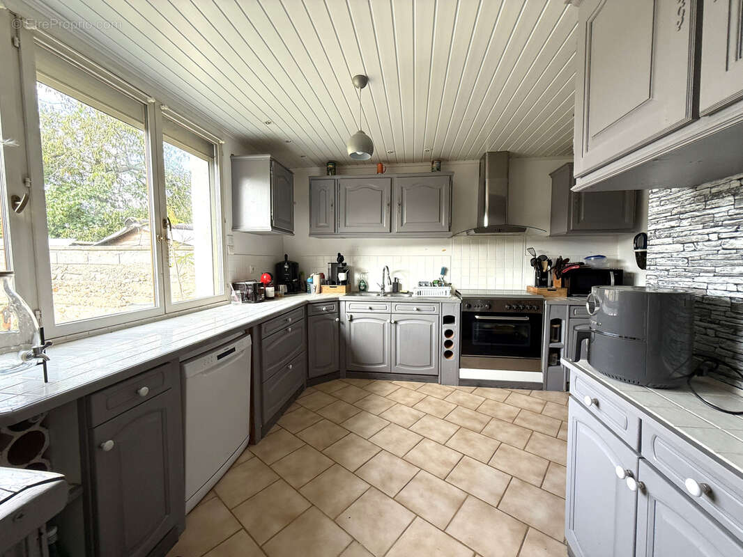 Maison familiale de 124m2, 3 chambres située sur une commune avec école à 10 mn de Anet - photo 6
