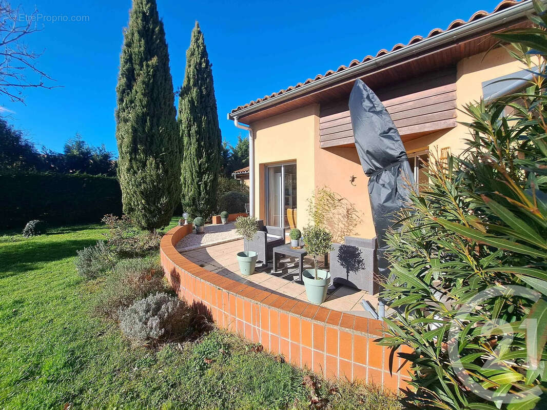 Maison à LAVERNOSE-LACASSE