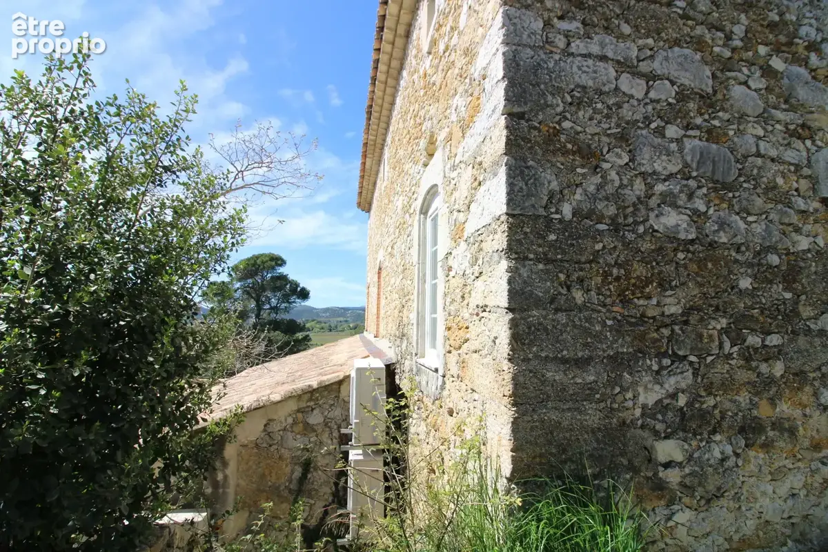 Mas de 2500 m2 sur 26 hectares. - photo 18