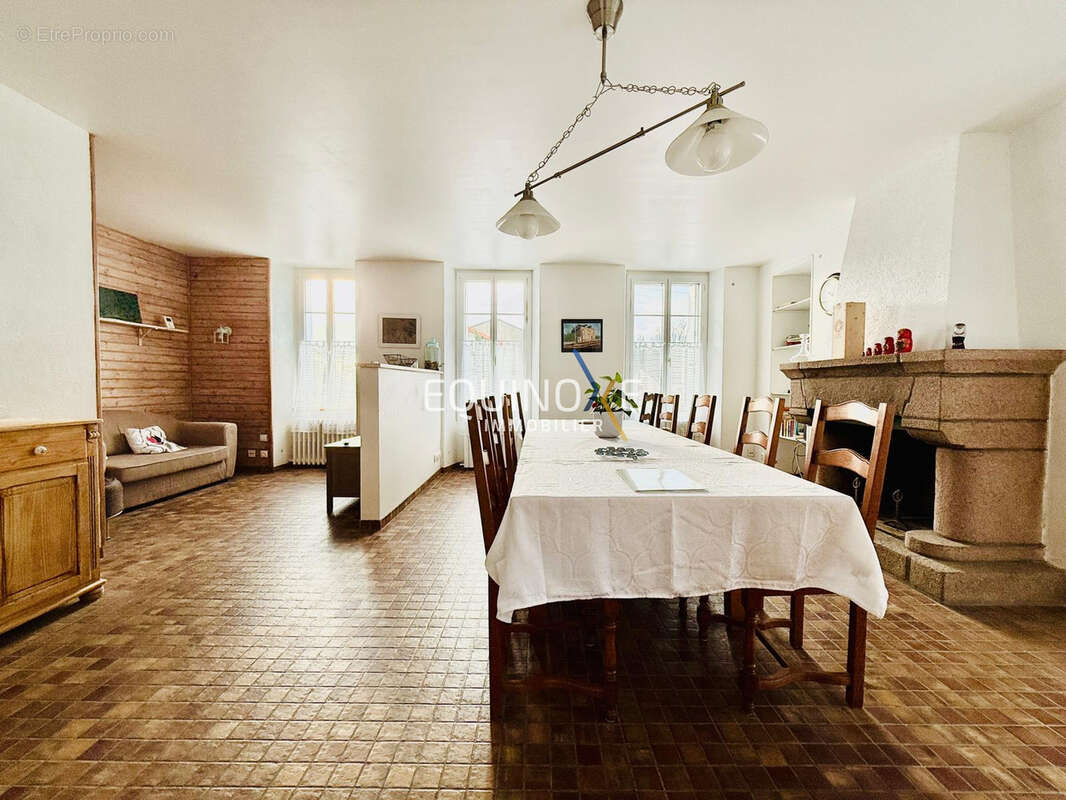 Maison à GESTE